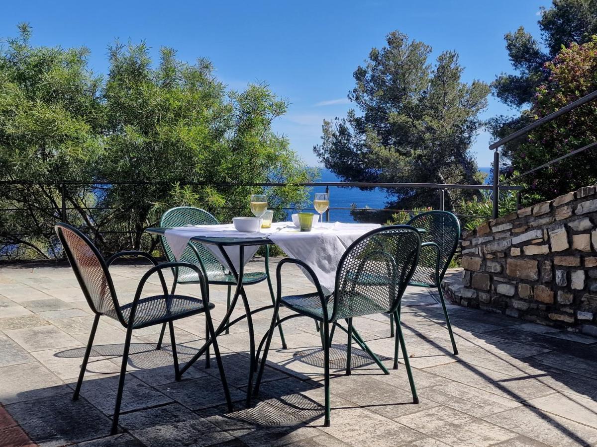 Appartamento In Villa Mimosa Черво Екстериор снимка
