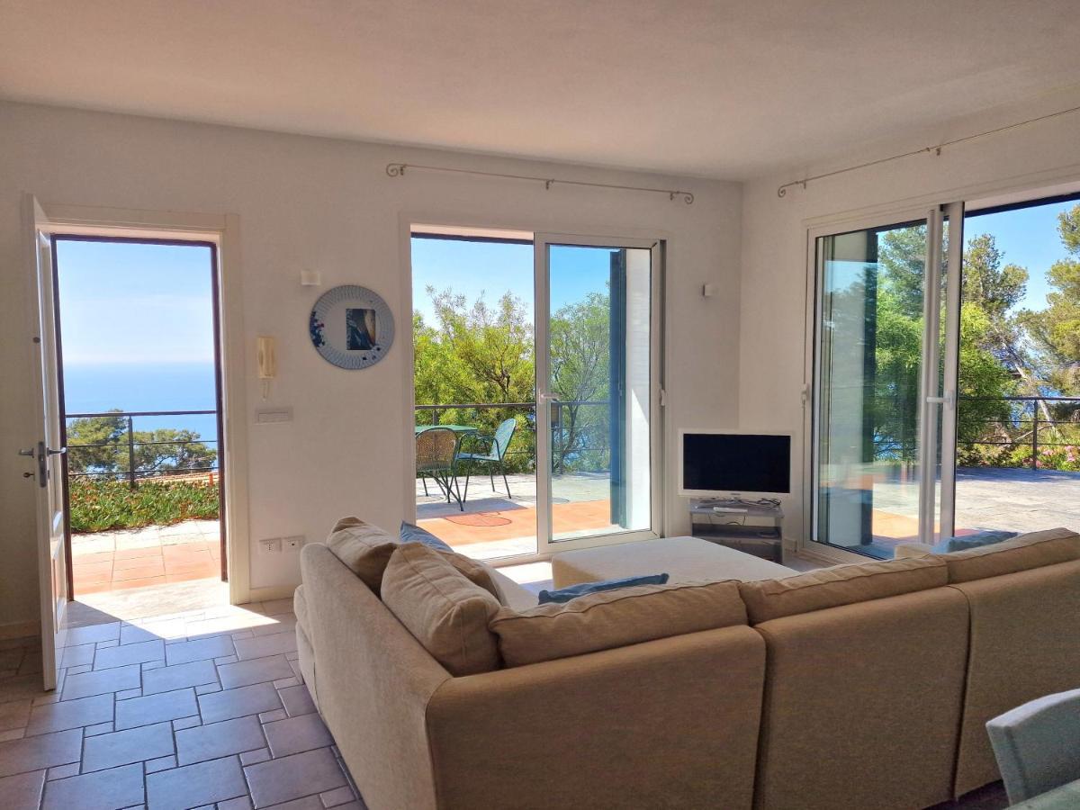 Appartamento In Villa Mimosa Черво Екстериор снимка
