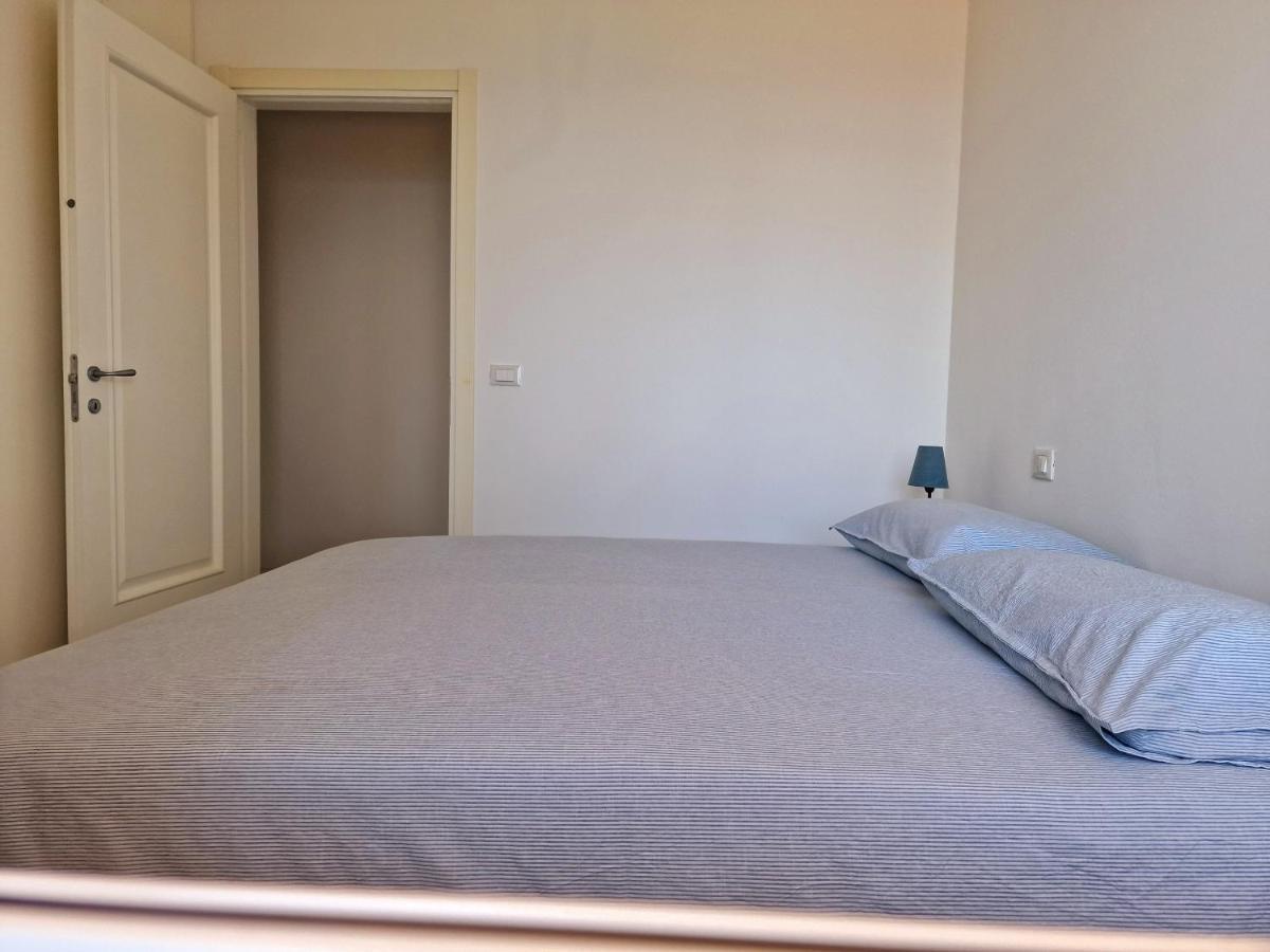 Appartamento In Villa Mimosa Черво Екстериор снимка